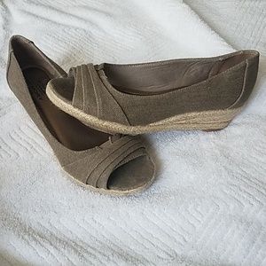 Comfortable, slight wedge shoes